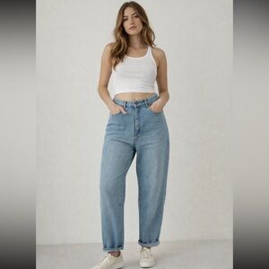 Vintage high rise tapered mom jeans light wash